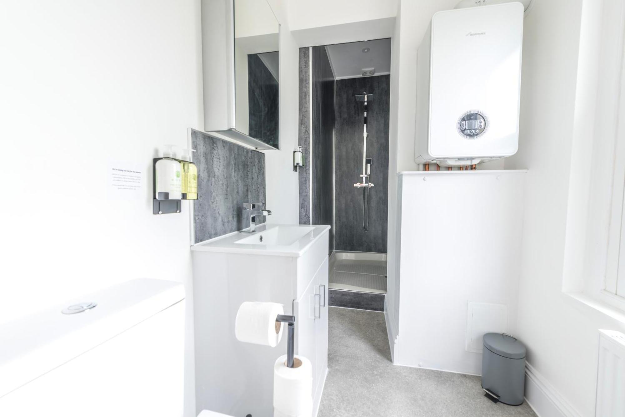 Skyfall With Free Parking For Families & Business By Prescott Apartments Bristol Ngoại thất bức ảnh